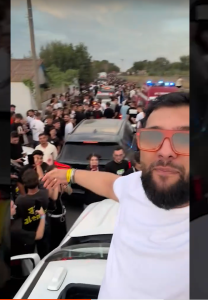 Tzancă Uraganu, cunoscutul manelist, a generat o adevărată isterie la festivalul Beach, Please! Apariția sa neașteptată pe scenă a declanșat o reacție incredibilă din partea mulțimii.