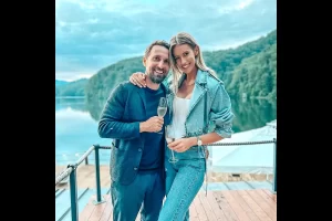 Gabriela Prisăcariu, cunoscută pentru relația sa cu prezentatorul TV Dani Oțil, a dezvăluit recent cum reușește să mențină flacăra pasiunii vie după ce a devenit mamă.