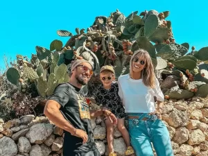 Dani Oțil, surprins de familia sa în Malta, în timpul filmărilor pentru „Power Couple România”: „Ne-a fost așa dor!”