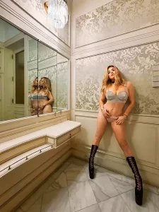 Imaginile cu Loredana Groza în lenjerie intimă au provocat reacții: „Ce atrage publicul, nu vocea, ci cât de dezbrăcat ești”