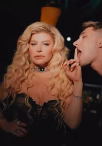 Loredana Groza, imagini controversate cu un tânăr artist de 20 de ani: „Nu se mai știe de rușine!”
