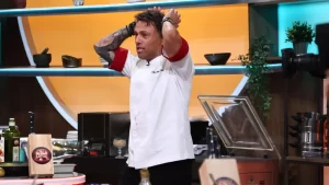 Tensiuni în platoul „Chefi la cuțite”: Chef Ștefan Popescu părăsește emisiunea și introduce noi concurenți în competiție