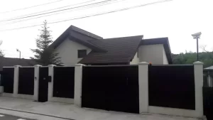 Fuego s-a mutat la sat: Vila impresionantă din Ilfov, cu ponton și un dressing unic