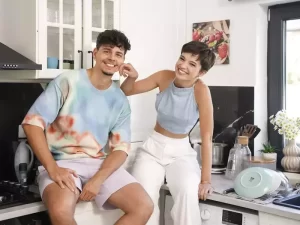 
Emilian dezvăluie cum l-a ajutat Andrei Aradits la debutul în actorie: „M-a sfătuit să mă joc cu personajul”
