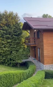 Andreea Marin, moment relaxant în grădina casei din Telega: „Terapie curată”