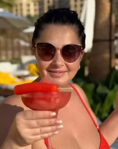 Gabriela Cristea și Tavi Clonda își schimbă mașina: „A crescut odată cu fetițele noastre, dar e timpul să meargă mai departe”