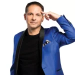 Dan Negru, dialog sincer și plin de ironie cu mama sa: „Guvernul nu le va mări pensiile, dar le dă câteva zile libere”
