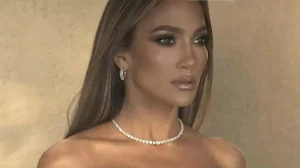 Jennifer Lopez a strălucit într-o rochie creată de designerul român Maria Lucia Hohan