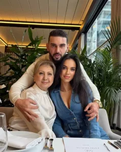 Dorian Popa, apariție alături de mama și iubita sa. Gestul care a atras reacții dure din partea fanilor