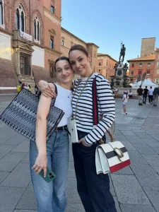 Andreea Marin a atras toate privirile pe străzile din Bologna. Fanii au remarcat imediat transformarea vedetei