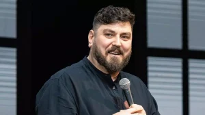 Micutzu marchează 20 de ani de stand-up comedy: „Am curaj să spun ce gândesc”