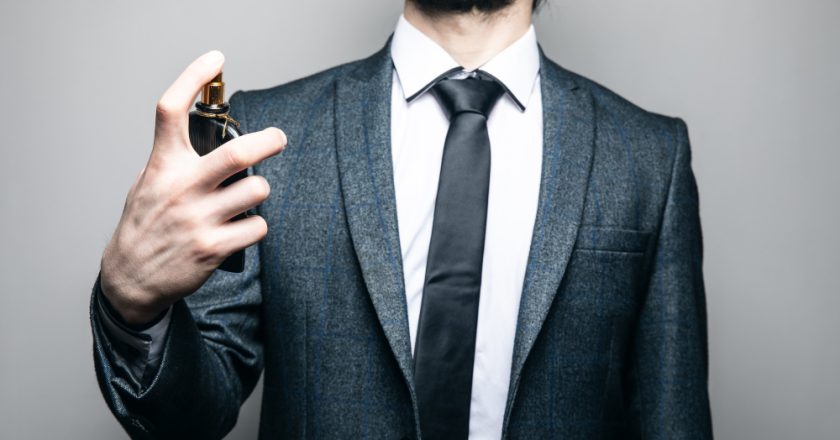Cum alegi un parfum din Emirate pentru birou, întâlniri și evenimente speciale