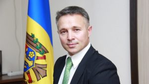 Câți ani are Teodor Cârnaț?