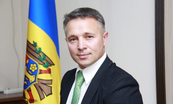 Câți ani are Teodor Cârnaț?