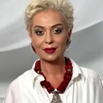 Câți ani are Monica Anghel?