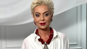 Câți ani are Monica Anghel?