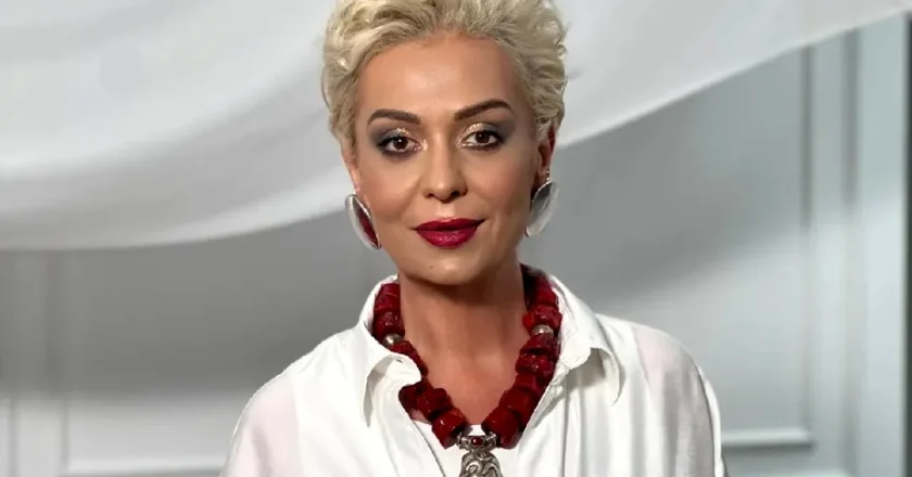 Câți ani are Monica Anghel?