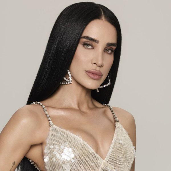 Câți ani are Adelina Pestrițu?