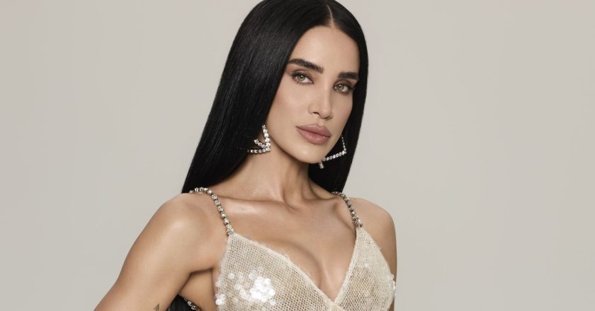 Câți ani are Adelina Pestrițu?