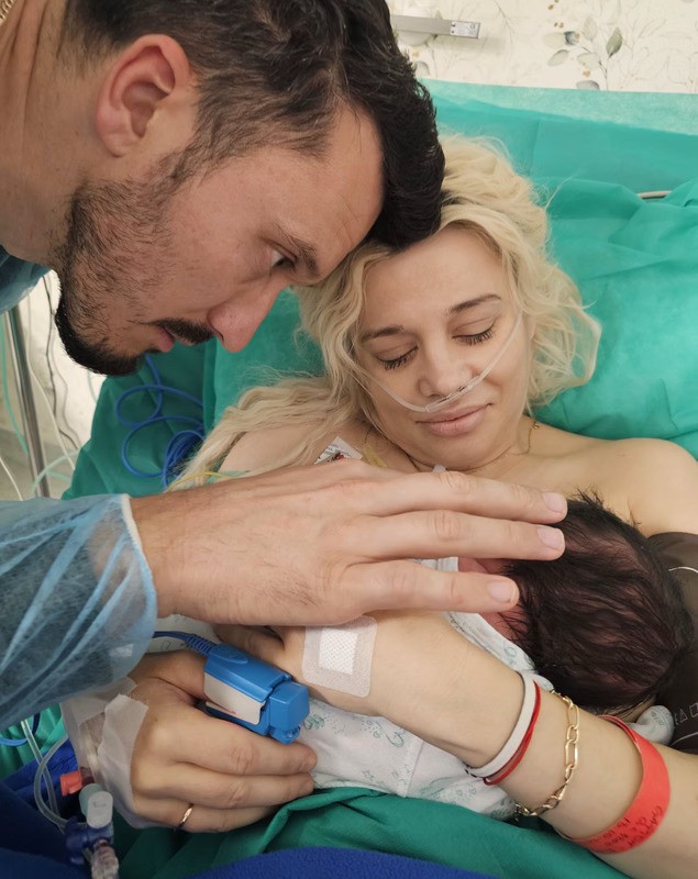 Anisia Gafton a devenit mamă la 42 de ani. Primele fotografii cu băiețelul ei și al lui Serghei